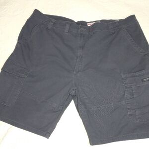 Men's Wrangler cargo shorts, size 44, Black